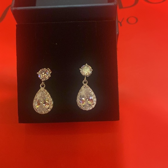 De Luxury Water Drop Pendant Earring, Color White Diamond - Picture 5 of 6